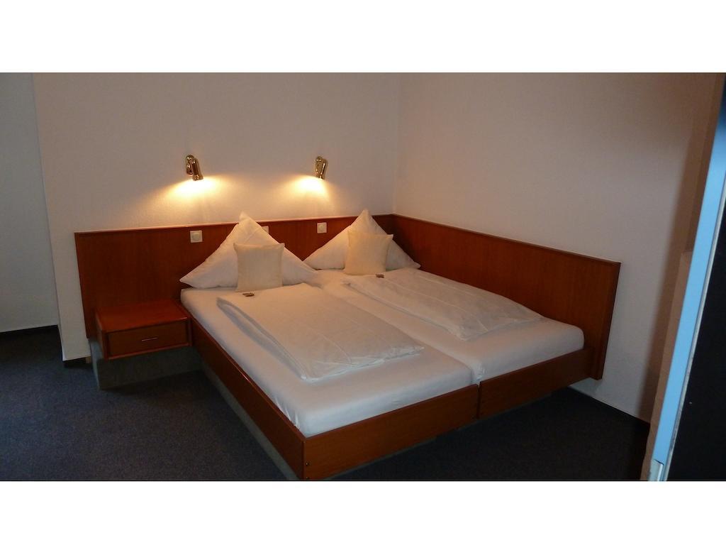 Hotel Im Winkel Билефелд Екстериор снимка