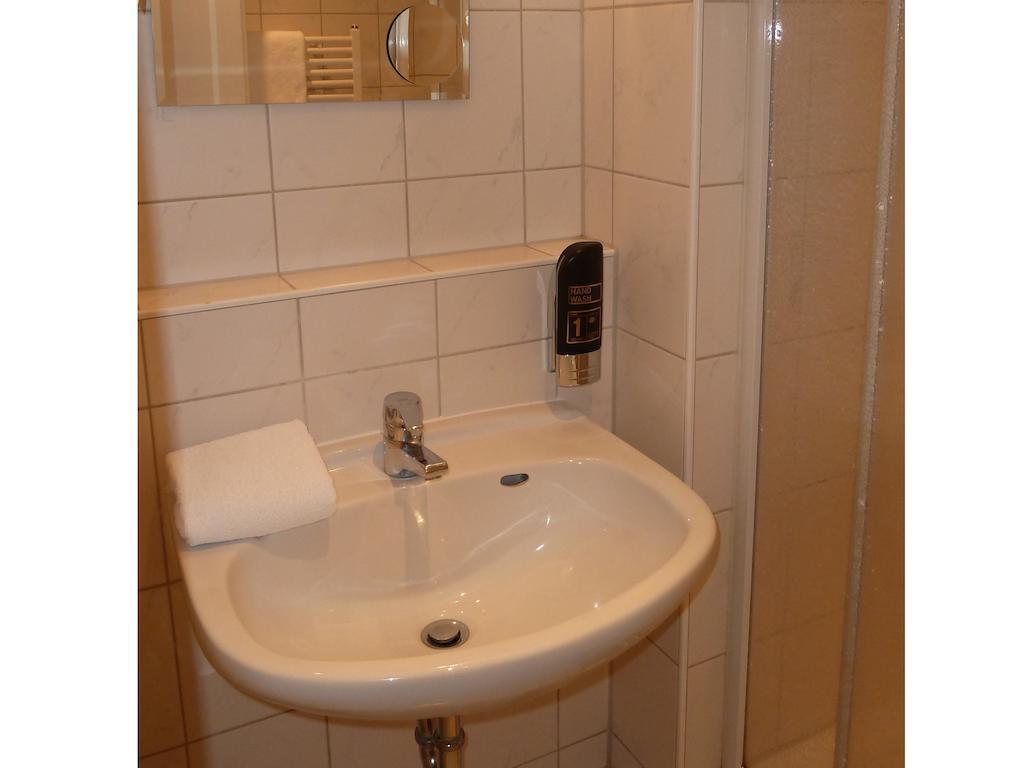 Hotel Im Winkel Билефелд Екстериор снимка