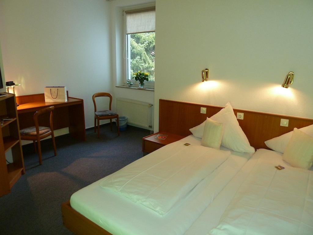 Hotel Im Winkel Билефелд Екстериор снимка